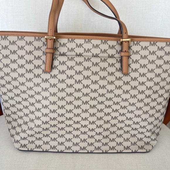 Michael Kors Laptop Bag - Picture 2 of 6